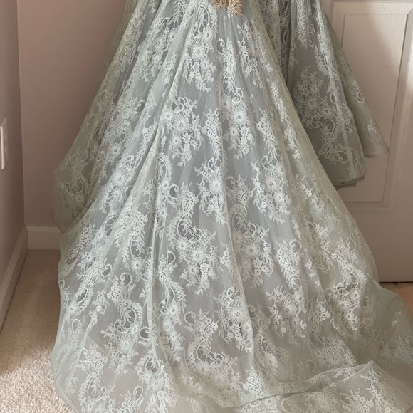 🔥 Beautiful and Glamorous Tarik ediz gown - Picture 8 of 14